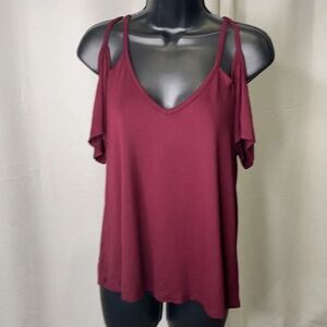 Socialite women’s cutout shoulder top size small